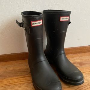 Hunter “original short” boots (black) sz 9 with fleece socks
